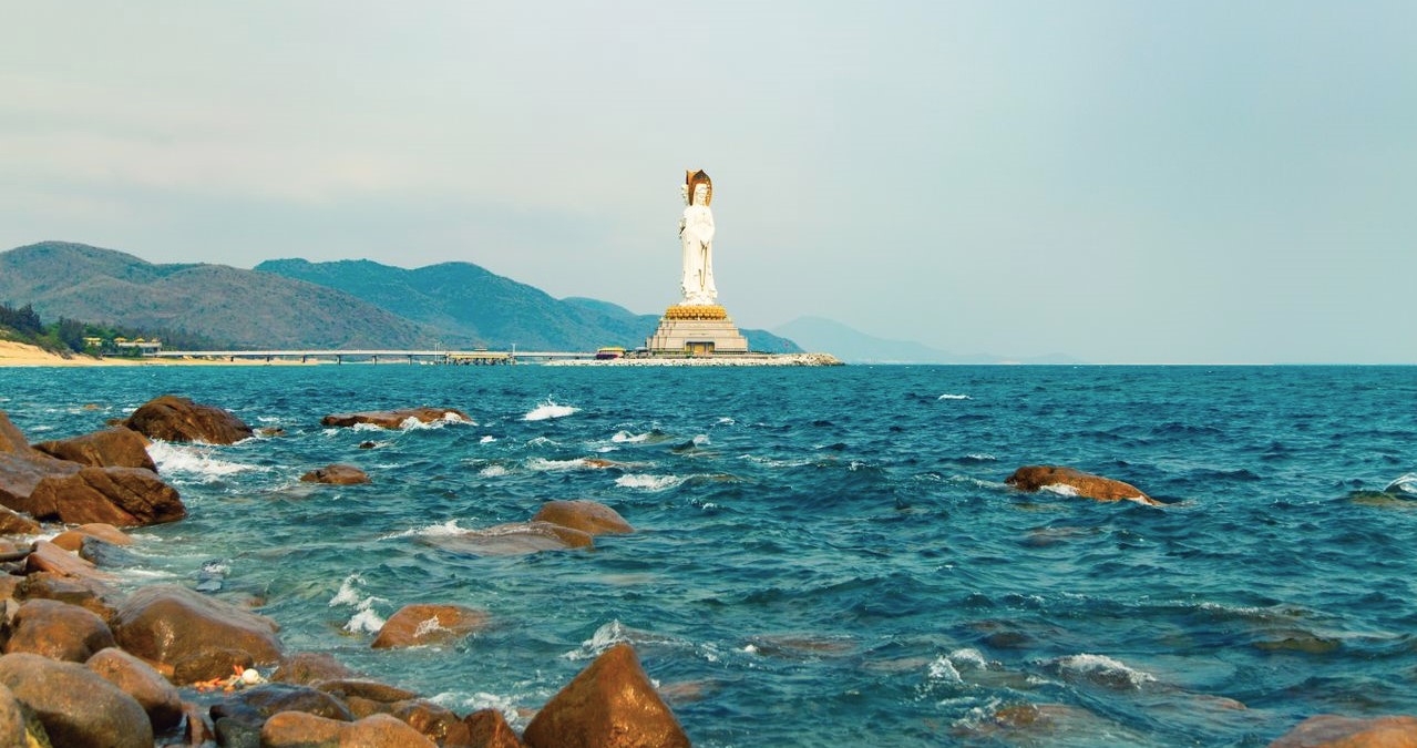 Санья: море, сезон и бухты — что нужно знать перед поездкой
